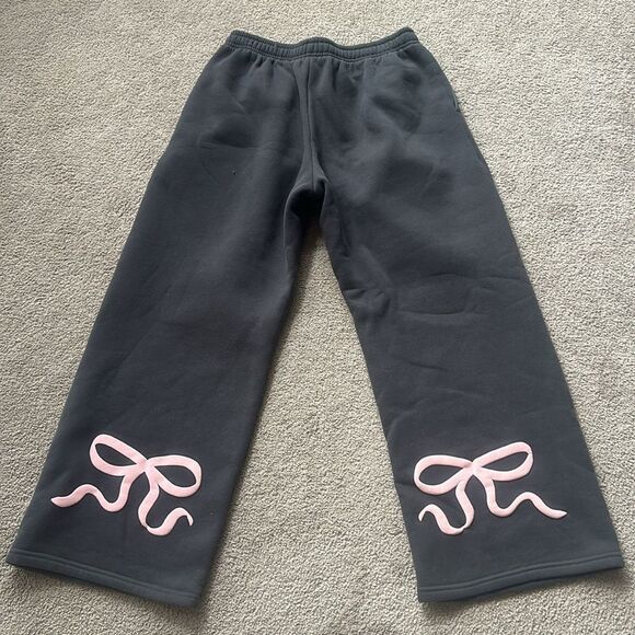 Edikted Bonney Bow Detail Sweatpants - Picture 2 of 9